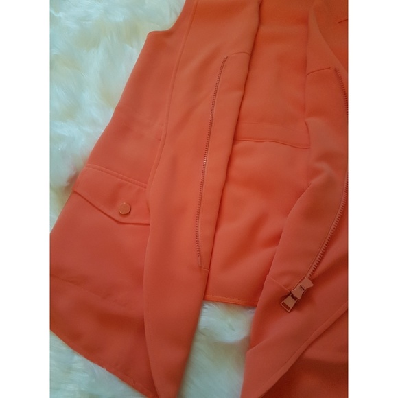 Per Se Sleevelees Vest. - Picture 4 of 6